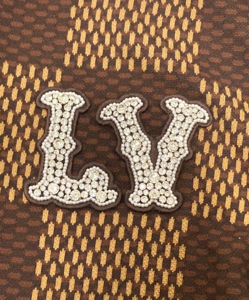 LOUIS VUITTON（ルイ ヴィトン）LOUIS VUITTON (ルイ ヴィトン) S/SコットンダミエクルーネックウィズストラスLVパッチ カットソー ブラウン×ベージュ サイズ:Mの古着・服飾アイテム