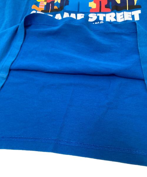 Aape BY A BATHING APE（エーエイプ バイ アベイシングエイプ）Aape BY A BATHING APE (エーエイプ バイ アベイシングエイプ) SESAME STREET (セサミストリート) プリントTシャツ ブルー サイズ:XLの古着・服飾アイテム