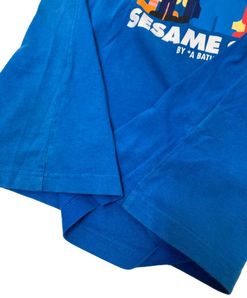 Aape BY A BATHING APE（エーエイプ バイ アベイシングエイプ）Aape BY A BATHING APE (エーエイプ バイ アベイシングエイプ) SESAME STREET (セサミストリート) プリントTシャツ ブルー サイズ:XLの古着・服飾アイテム