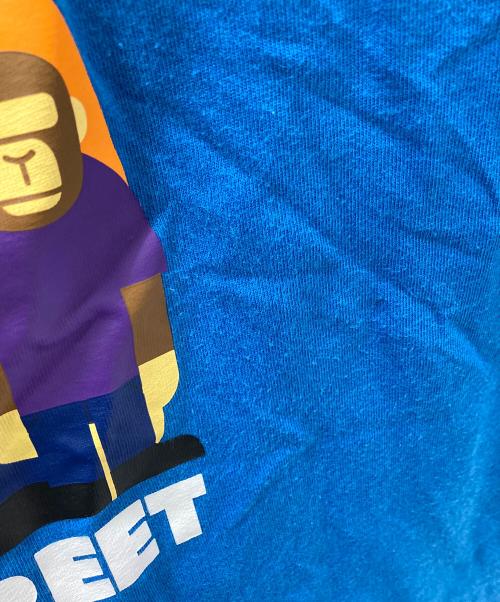 Aape BY A BATHING APE（エーエイプ バイ アベイシングエイプ）Aape BY A BATHING APE (エーエイプ バイ アベイシングエイプ) SESAME STREET (セサミストリート) プリントTシャツ ブルー サイズ:XLの古着・服飾アイテム