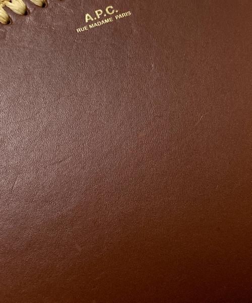 A.P.C.（アーペーセー）A.P.C. (アーペーセー) DEMI-LUNEラフィアコンビショルダーバッグ ブラウン サイズ:下記参照の古着・服飾アイテム