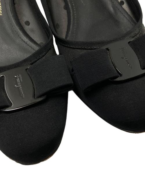 Salvatore Ferragamo（サルヴァトーレ フェラガモ）Salvatore Ferragamo (サルヴァトーレ フェラガモ) シアードットヴァラリボンパンプス ブラック サイズ:7の古着・服飾アイテム
