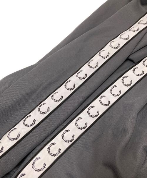 FRED PERRY（フレッドペリー）FRED PERRY (フレッドペリー) トラックジャケット グレー サイズ:XLの古着・服飾アイテム