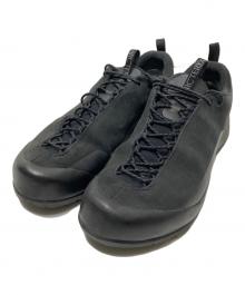 ARC'TERYX（アークテリクス）の古着「ローカットスニーカー」｜ブラック