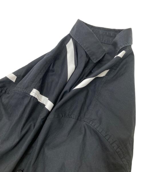 ARMANI EXCHANGE（アルマーニ エクスチェンジ）ARMANI EXCHANGE (アルマーニ エクスチェンジ) ラインデザインシャツ ブラック×ホワイト サイズ:Mの古着・服飾アイテム