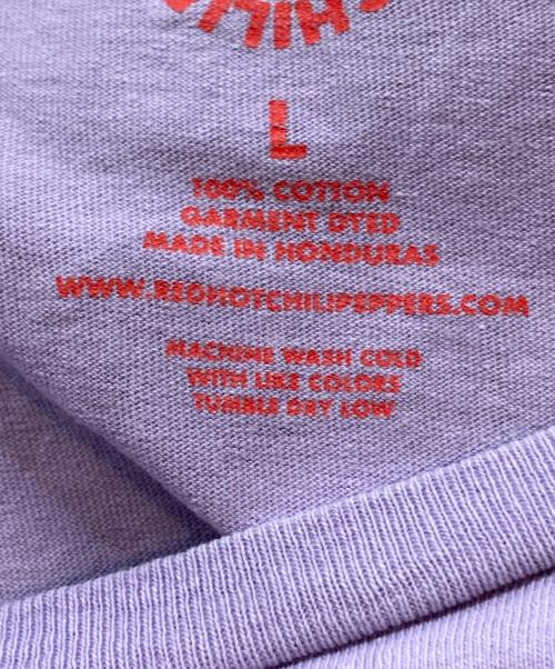 RED HOT CHILI PEPPERS（レッドホットチリペッパーズ）RED HOT CHILI PEPPERS (レッドホットチリペッパーズ) プリントTシャツ ラベンダー サイズ:Lの古着・服飾アイテム