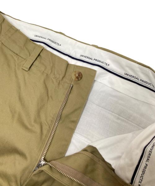 UNIVERSAL PRODUCTS.（ユニバーサルプロダクツ）UNIVERSAL PRODUCTS. (ユニバーサルプロダクツ) NO TUCK CHINO TROUSERS ベージュ サイズ:2の古着・服飾アイテム