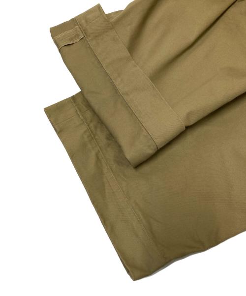 UNIVERSAL PRODUCTS.（ユニバーサルプロダクツ）UNIVERSAL PRODUCTS. (ユニバーサルプロダクツ) NO TUCK CHINO TROUSERS ベージュ サイズ:2の古着・服飾アイテム