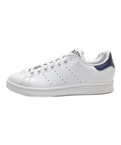 adidas（アディダス）adidas (アディダス) ローカットスニーカー ホワイト×ネイビー サイズ:25.5cmの古着・服飾アイテム
