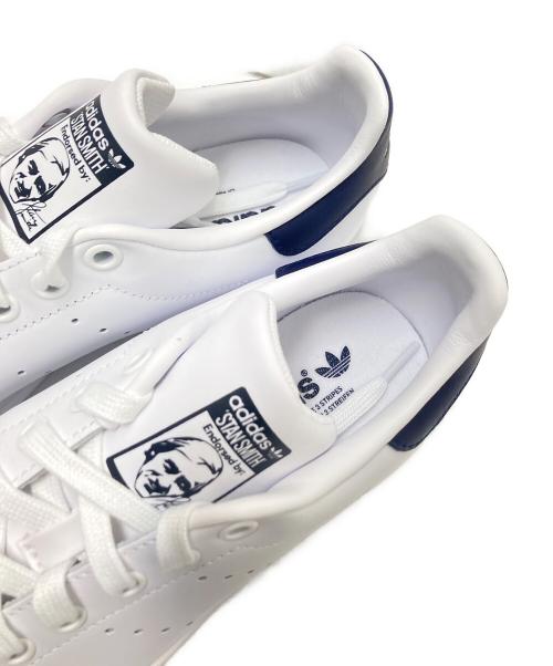 adidas（アディダス）adidas (アディダス) ローカットスニーカー ホワイト×ネイビー サイズ:25.5cmの古着・服飾アイテム