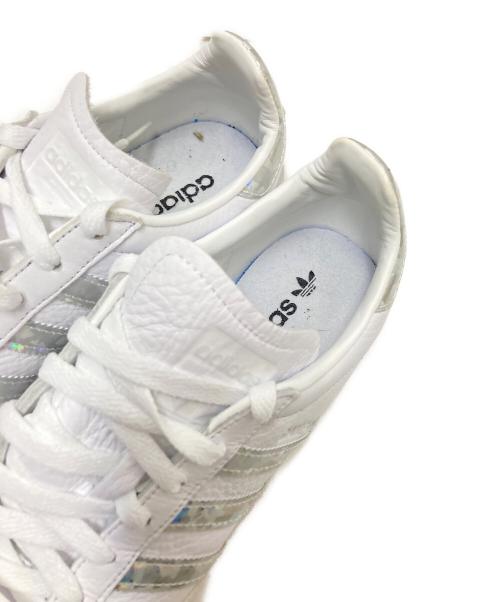 adidas（アディダス）adidas (アディダス) スニーカー ホワイト サイズ:25.5cmの古着・服飾アイテム