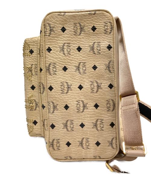 MCM（エムシーエム）MCM (エムシーエム) スタッズリュック ベージュ サイズ:下記参照の古着・服飾アイテム