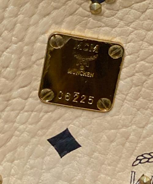 MCM（エムシーエム）MCM (エムシーエム) スタッズリュック ベージュ サイズ:下記参照の古着・服飾アイテム