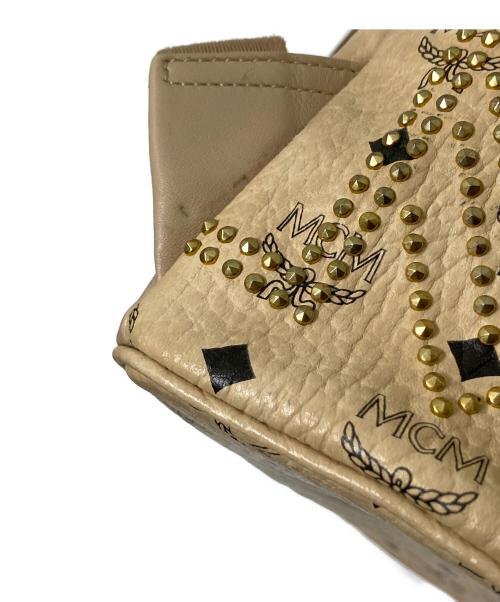MCM（エムシーエム）MCM (エムシーエム) スタッズリュック ベージュ サイズ:下記参照の古着・服飾アイテム