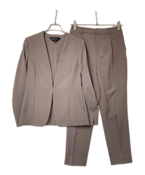 INDIVI（インディヴィ）INDIVI (インディヴィ) ノーカラージャケットセットアップ ベージュ サイズ:JKT:36/PT:38の古着・服飾アイテム