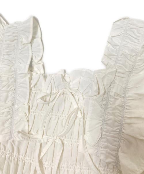 SLY（スライ）SLY (スライ) RIBBON ARM FRILL トップス ホワイト サイズ:FREE 未使用品の古着・服飾アイテム