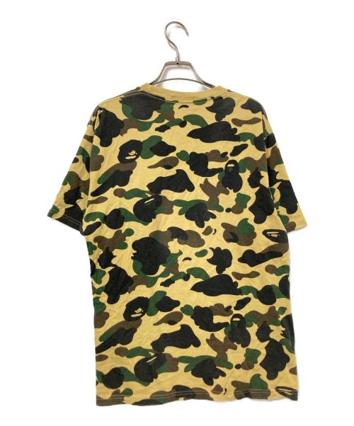A BATHING APE（アベイシングエイプ）A BATHING APE (アベイシングエイプ) stussy (ステューシー) 30周年記念 1stカモ 猿迷彩 ワールドツアー Tシャツ ベージュ×グリーン サイズ:Mの古着・服飾アイテム