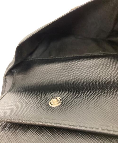 PRADA（プラダ）PRADA (プラダ) 2つ折り財布 サフィアーノ ブラックの古着・服飾アイテム
