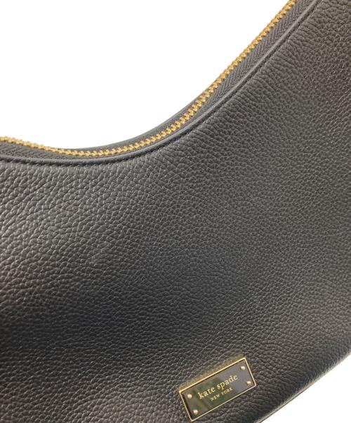 Kate Spade（ケイトスペード）Kate Spade (ケイトスペード) リブスモールフラップクロスボディ ブラック サイズ:下記参照の古着・服飾アイテム