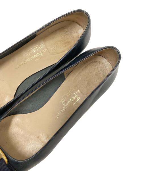 Salvatore Ferragamo（サルヴァトーレ フェラガモ）Salvatore Ferragamo (サルヴァトーレ フェラガモ) ヴァラリボンパンプス ブラック サイズ:6 1/2の古着・服飾アイテム