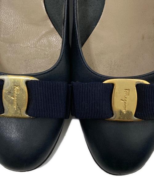 Salvatore Ferragamo（サルヴァトーレ フェラガモ）Salvatore Ferragamo (サルヴァトーレ フェラガモ) ヴァラリボンパンプス ブラック サイズ:6 1/2の古着・服飾アイテム
