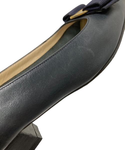Salvatore Ferragamo（サルヴァトーレ フェラガモ）Salvatore Ferragamo (サルヴァトーレ フェラガモ) ヴァラリボンパンプス ブラック サイズ:6 1/2の古着・服飾アイテム