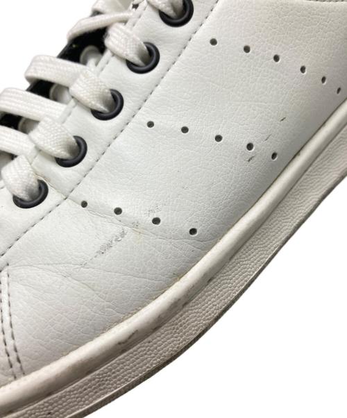 adidas（アディダス）adidas (アディダス) DISNEY (ディズニー) Cruella Stan Smith ホワイト×ブラック サイズ:26.5㎝の古着・服飾アイテム