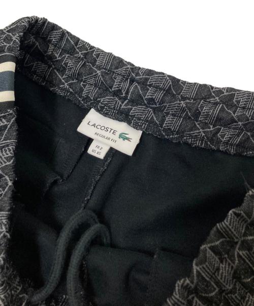 LACOSTE（ラコステ）LACOSTE (ラコステ) サイドテーピングモノグラムジャカードトラックパンツ ブラック×グレー サイズ:US:XSの古着・服飾アイテム