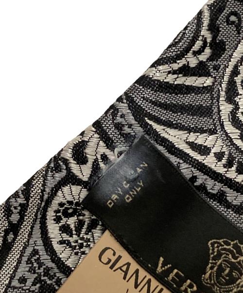 VERSACE（ヴェルサーチェ）VERSACE (ヴェルサーチェ) ペイズリー柄ネクタイ シルバー×ブラック サイズ:下記参照の古着・服飾アイテム