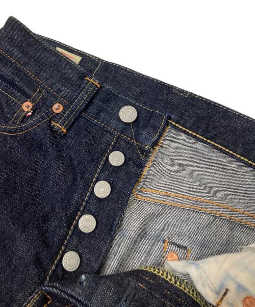MOMOTARO JEANS（桃太郎ジーンズ）MOMOTARO JEANS (桃太郎ジーンズ) 出陣レーベルデニムパンツ インディゴ サイズ:W28の古着・服飾アイテム