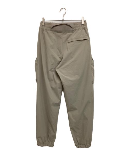 UNDER ARMOUR（アンダーアーマー）UNDER ARMOUR (アンダーアーマー) UNITED ARROWS (ユナイテッドアローズ) ナイロンカーゴパンツ ベージュ サイズ:Mの古着・服飾アイテム