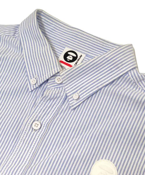Aape BY A BATHING APE（エーエイプ バイ アベイシングエイプ）Aape BY A BATHING APE (エーエイプ バイ アベイシングエイプ) ボタンダウンシャツ ホワイト×ブルー サイズ:Mの古着・服飾アイテム