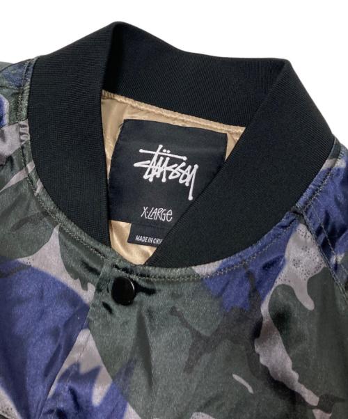 stussy（ステューシー）stussy (ステューシー) カモフラサテンスタジャン グリーン×ネイビー サイズ:XLの古着・服飾アイテム