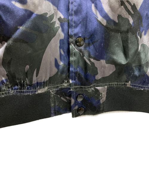 stussy（ステューシー）stussy (ステューシー) カモフラサテンスタジャン グリーン×ネイビー サイズ:XLの古着・服飾アイテム