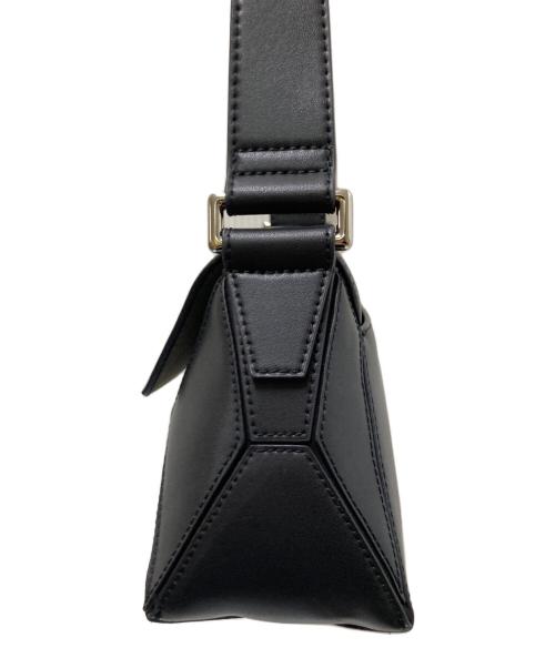 CHARLES & KEITH（チャールズアンドキース）CHARLES & KEITH (チャールズアンドキース) ナスリンジオメトリックショルダーバッグ ブラック サイズ:下記参照の古着・服飾アイテム