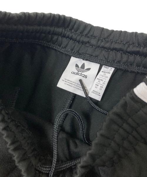 adidas（アディダス）adidas (アディダス) アディカラー クラシックス SST トラックパンツ ブラック×ホワイト サイズ:XSの古着・服飾アイテム