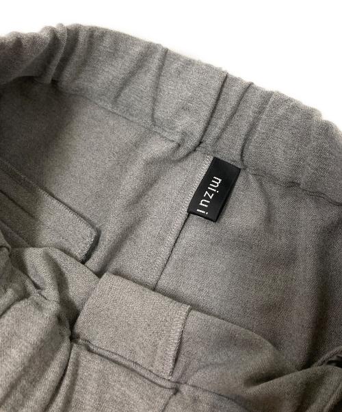 mizuiro-ind（ミズイロインド）mizuiro-ind (ミズイロインド) ウエストゴムセンタープレスパンツ グレー サイズ:FREEの古着・服飾アイテム