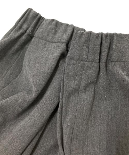 mizuiro-ind（ミズイロインド）mizuiro-ind (ミズイロインド) ウエストゴムセンタープレスパンツ グレー サイズ:FREEの古着・服飾アイテム