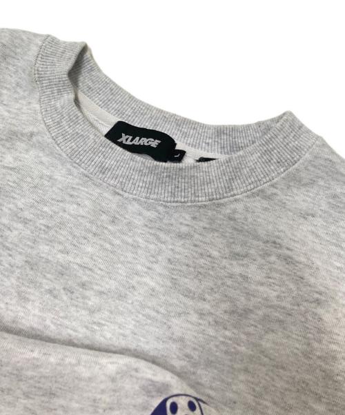 X-LARGE（エクストララージ）X-LARGE (エクストララージ) MONKEY WRENCHERS CREWNECK SWEATSHIRT グレー サイズ:Lの古着・服飾アイテム