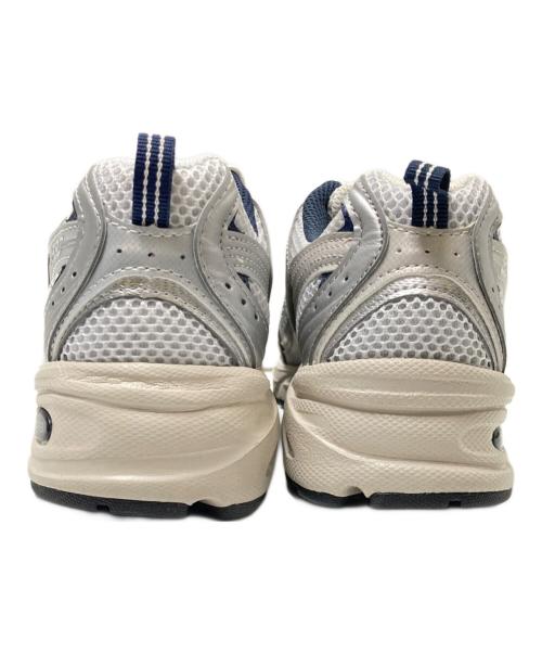 NEW BALANCE（ニューバランス）NEW BALANCE (ニューバランス) ローカットスニーカー シルバー×ネイビー サイズ:23.5cmの古着・服飾アイテム