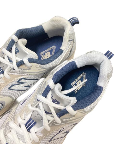 NEW BALANCE（ニューバランス）NEW BALANCE (ニューバランス) ローカットスニーカー シルバー×ネイビー サイズ:23.5cmの古着・服飾アイテム