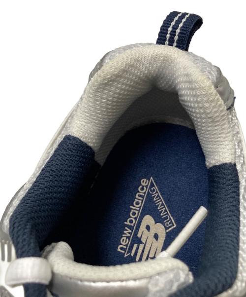 NEW BALANCE（ニューバランス）NEW BALANCE (ニューバランス) ローカットスニーカー シルバー×ネイビー サイズ:23.5cmの古着・服飾アイテム