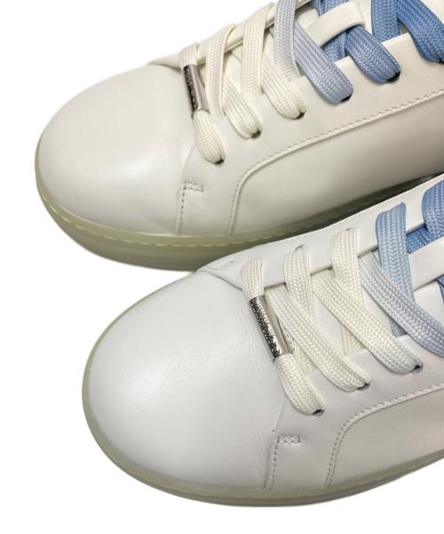 JIMMY CHOO（ジミーチュウ）JIMMY CHOO (ジミーチュウ) ローカットスニーカー ブルー×ホワイト サイズ:41の古着・服飾アイテム