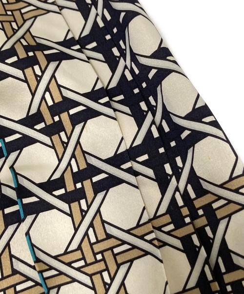 BURBERRY LONDON（バーバリーロンドン）BURBERRY LONDON (バーバリーロンドン) 総柄スカート ベージュ×ブラック サイズ:38の古着・服飾アイテム