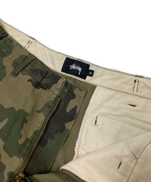 stussy（ステューシー）stussy (ステューシー) カモ柄カーゴパンツ ベージュ×グリーン サイズ:32の古着・服飾アイテム