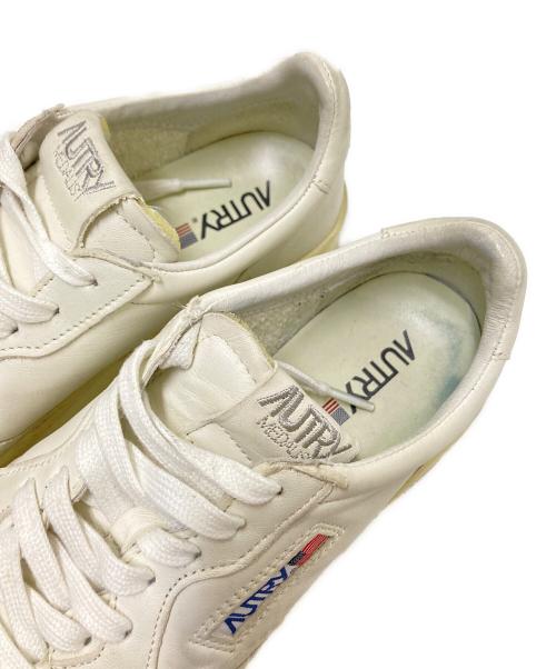 AUTRY（オートリー）AUTRY (オートリー) ローカットスニーカー ホワイト サイズ:41の古着・服飾アイテム