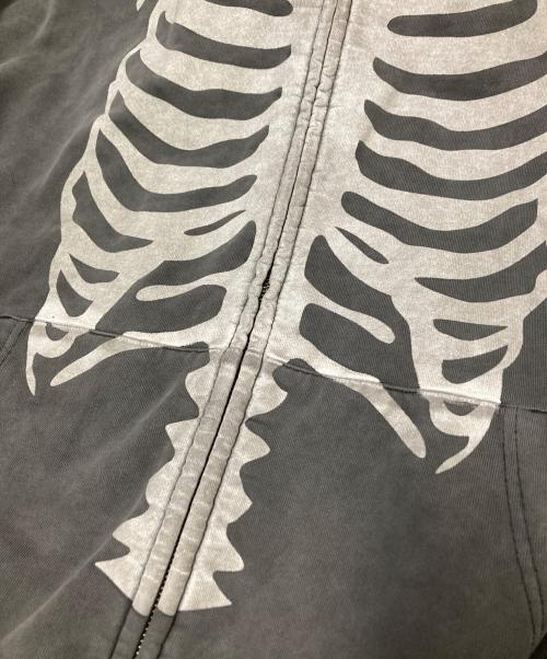 VANSON（バンソン）VANSON (バンソン) ボーンプリントジップパーカー グレー サイズ:Lの古着・服飾アイテム
