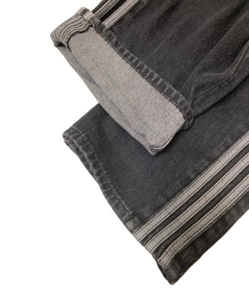 adidas（アディダス）adidas (アディダス) ファイヤーバードアディカラーデニムパンツ ブラック サイズ:34の古着・服飾アイテム
