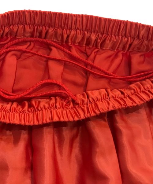 ADORE（アドーア）ADORE (アドーア) クリアサテンスカート　531-1120111 レッド サイズ:38の古着・服飾アイテム