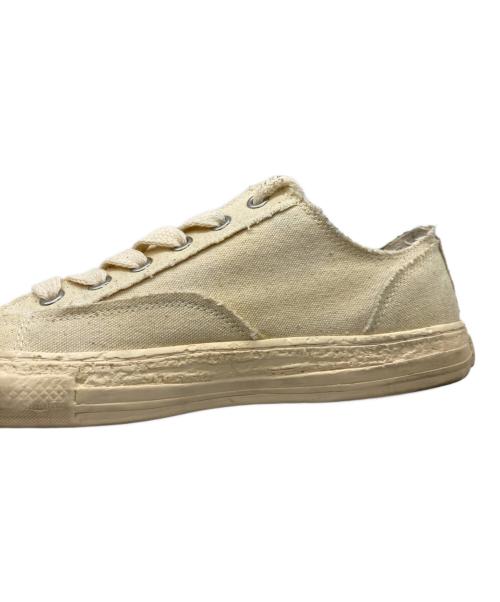 Maison MIHARA YASUHIRO（メゾン ミハラ ヤスヒロ）Maison MIHARA YASUHIRO (メゾン ミハラ ヤスヒロ) PAST Sole 6 - Hole Over-dyed CV Low-top Sneaker　S10FW208 アイボリー サイズ:43の古着・服飾アイテム